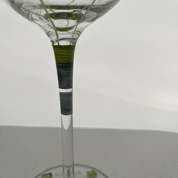 Set Of Two Handpainted Daisy Wineglasses - Picture 4 of 5